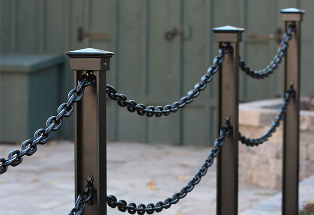 Double row landscape post and chain
